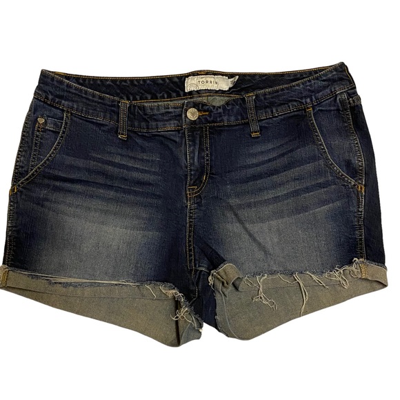 Torrid Frayed Hem Denim Jean Shorts Size 16 Dark Wash - Picture 1 of 7